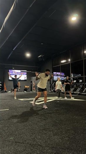 Barbell Alternating Reverse Lunges