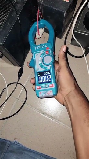 Adjust the gauge to obtain accurate measurements with a clamp meter