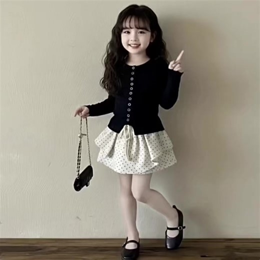 Set váy áo dài tay kèm váy chấm bi #quanaotreem #thoitrangbegai #thoitrangtrend #mevabe #xuhuong