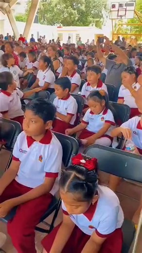 Entrega simbólica de 2 millones 178 mil 277 libros de texto gratuitos, correspondientes al ciclo escolar 2025-2026 de educación básica. #QuintanaRoo #MásCercaníaYMenosIndiferencia | SEQ - Secretaría de Educación de Quintana Roo