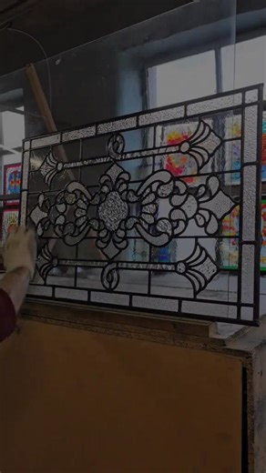 I've just completed the making of this gorgeous leaded light transom window. With the super intricate design many hours/days went into making this one and it was a absolute pleasure! What do you think #stainedglass #satisfyingvideo #glassartist #craftsm | NOSSA Comédia FUNNY