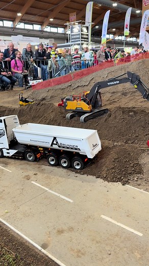 Innovative RC Construction with Volvo Models