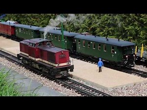 Kleine Gartenbahn mit Kopf