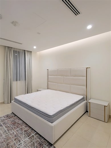 1-BHK Furnished Apartment for Rent – Giardino, The Pearl • Spacious master bedroom • 2 bathrooms | Balcony (city view) • Premium furniture | American kitchen • Central AC • Gym & pool access • 24/7 security | Parking • Maintenance included Rent: QAR 7,600/month (Including bills 1 Month Free) 1-year contract | 1-month refundable deposit | 12 PDCs Agency fee: Half-month 📍 Near malls, restaurants, cafés, hospital, parks & transport 📞 Umair Mustafa: 97430859081 #premiumquality #1bhkforrent #thepea