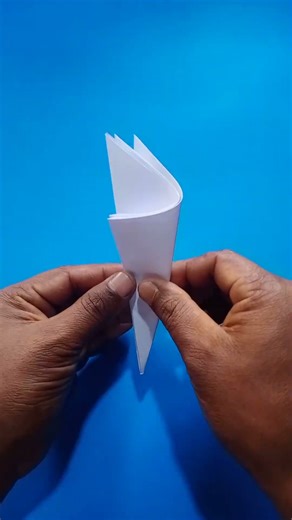How to make snowflakes with White paper ❄ #snowflakes #diy #cristmasdecor #shorts