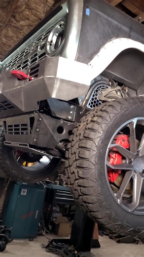 Here's a quick view underneath the Bronco. Tons of fab work here.