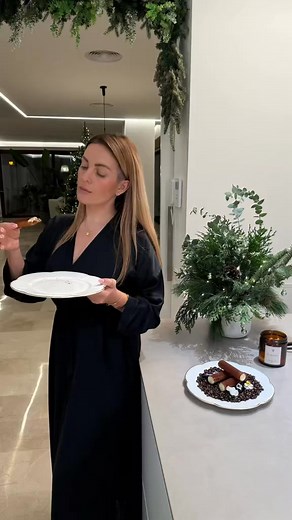 143K views · 3.5K reactions | Ingredientes (para 6 personas) • 12 canelones • 50 ml de aceite de girasol • 150 ml de café • cacao en polvo Para la crema • 3 yemas de huevo • 150 g de azúcar • 250 g de mascarpone • 30 ml de nata líquida par~ #Thanksgiving #oliveoil #chicken #healthyfood #catering | Velcheva Julia | Facebook
