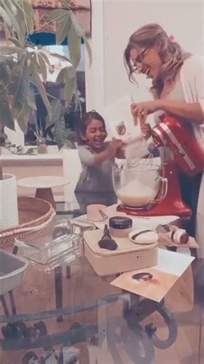 Baking with #mybaby thank you new translucent loose honey powder 🍯 #tiktokrecipes #bakingwithkids