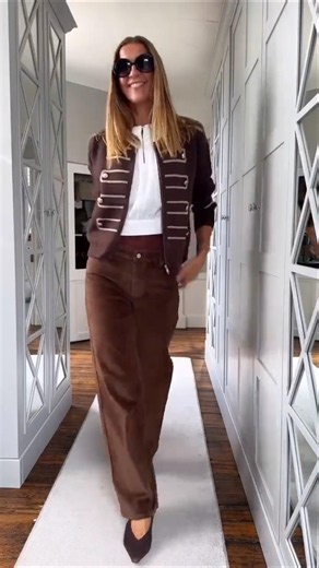 Chocolate Corduroy, Light Denim and Polka Dots: Autumn Earth Tone Capsule #fashiontrends #autumnlook