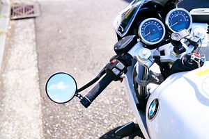R nine T Race ちょっとだけカスタム バーエンドミラー