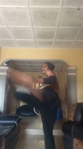 Early morning pad kicking workout #padkicking #kickpad #kicks #taekwondokicks #kickdrills #fyp