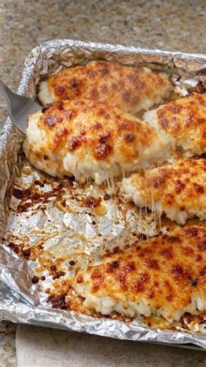 🧄 3-Ingredient Garlic Parmesan Baked Cod