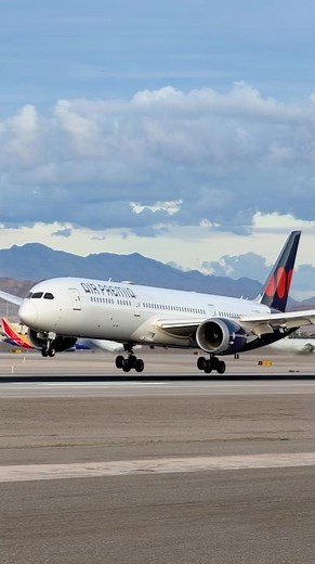 Air Premia 5105 Heavy (Boeing 787-9 Dreamliner) arrives at Las Vegas | HL8517 | #planespotting #KLAS