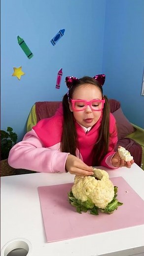 Healthy vs. Tempting Treats: The Ultimate Food Face-Off! 🍏🍬