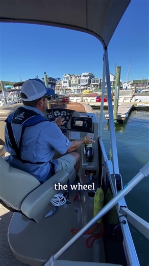 How To Dock a Pontoon Boat PART 2 OF 2: Bridge Marina Boating Tip #shorts