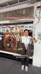 Ad | New @whittakersnz pop-up store alert!! 🍫 For the holiday season they have opened a Christmas themed store where you can get a selection of their chocolate gift range rom their classic blocks, pod range, artisan squares, and their iconic slabs. 🎁 The store is so cute with a window display inspired by a chocolate factory, and if you really want to get into the Christmas spirit it’s also 1 minute away from the Franklin Road lights. 🎄 You can visit the store from December 6th to the 22nd - m