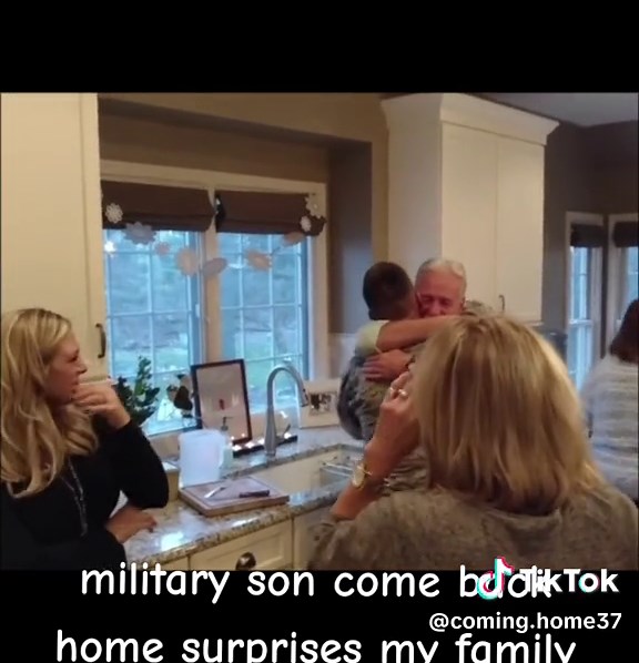 Heartwarming Military Son Surprises Family Returning Home