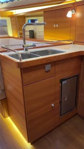 Hanse 430 – Fast cruising yacht with spacious 3-cabin layout