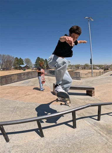 Front Side Board Slide #skateboarding
