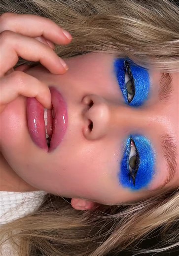 My new fav trend Using: @3INA France 24H Color Liquid Eyeshadow shade 850 @Dolce&Gabbana Eye Dare You eyeshadow palette @Valentino.Beauty colorgraph eyeliner in blue @maccosmeticsuki eyeshadow x9 @nyxcosmetics_uk epic ink liner @Makeup Revolution fierce flick felt eyeliner in silver @YSL Beauty lashclash mascara @MaybellineUK skyhigh mascara in blue @Huda Beauty lip stain @Armani beauty prisma glass lip gloss @NARS Cosmetics afterglow lip shine gloss @Fenty Beauty diamond bomb highlighter @L'Oré