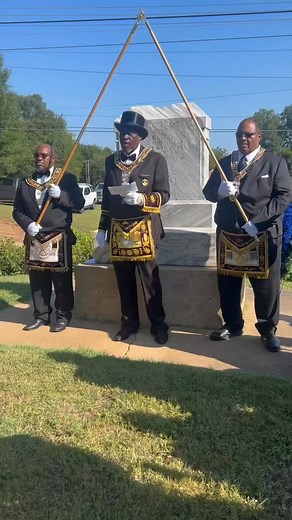 This weekend, brethren from MWPHGL of TX gathered for a wreath laying ceremony, a symbolic act of honor, remembrance, and respect. It was truly a beautiful showing of what Masonry represents: unity, reverence, and tradition. #150YearsOfTexasPHA #TexasPrinceHallFreemasonry #MasonicTradition #Sesquicentennial #PHApride #Worshipful #freemasonry #Freemasons #masonic #Masonry #masoniclodge #PrinceHallMason #masonicbrothers #brotherhood #charity #hearts #freemasonsofficial #masonicbrothers #brotherhoo