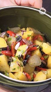 🥗 🥔 Salată Orientală de Post 🙏 💛 Rețetă extrem de rapidă și savuroasă ⚡️ 💛 🏠 Vă trebuie 500g cartofi, 2 castraveți murați, 1 ceapă și [...] | Rețetele Bunicii