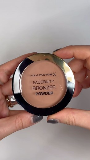 Max Factor on Instagram: "Your glow, your way. 🌞 Featuring a lightweight feel and blurring technology, our Facefinity Bronzer blends like a dream for a naturally bronzed look. #Maxfactor #Facefinity #Bronzer"