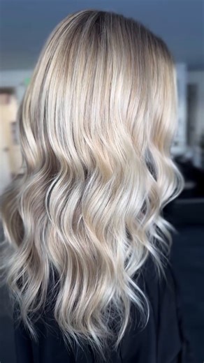 SalonCentric on Instagram: "Work smarter, not harder, with this Full Foil Placement Tutorial from @sarahzstylz ✨ ✨Using @redkenpro Shades Eq 10NV and Clear #redken #redkenpro #ittakesapro #saloncentric #behindthechair #modersalon #hairvideo #hairtutorial #hairreels"