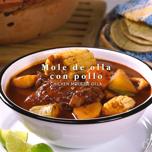 Prepara paso a paso este mole de olla con pollo, calientito, nutritivo y perfecto para compartir en familia. 🥣🤩 Receta: https://bit.ly/4dIqSOA | kiwilimón
