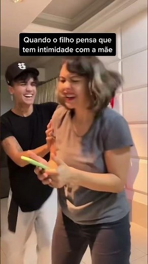 Quando o filho acha que tem intimidade com a mãe !