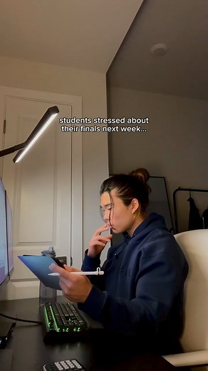 Jun Yuh | Personal Branding & Content Strategy | I don’t want you to stress so let’s break this down for you ✅🤝🏼 Traffic light method🚦 - In column 1, list all the topics that need to be... | Instagram