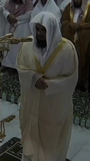 مع اقتراب عيد الأضحى المبارك، لنتأمل في التضحية العظيمة التي قدمها نبي الله إبراهيم عليه السلام، عندما كان مستعدًا للتضحية بابنه امتثالًا لأمر الله تعالى وابتغاءً لمرضاته. لقد جسّد هذا الموقف أسمى معاني الإيمان والطاعة والتسليم لأوامر الله، فكان مثالًا خالدًا للتضحية والإخلاص. نسأل الله أن يرزقنا صدق الإيمان وحسن الطاعة، وأن يجعل عيدنا مباركًا مليئًا بالخير والبركات. فَلَمَّا بَلَغَ مَعَهُ ٱلسَّعْىَ قَالَ يَـٰبُنَىَّ إِنِّىٓ أَرَىٰ فِى ٱلْمَنَامِ أَنِّىٓ أَذْبَحُكَ فَٱنظُرْ مَاذَا تَرَىٰ ۚ قَالَ