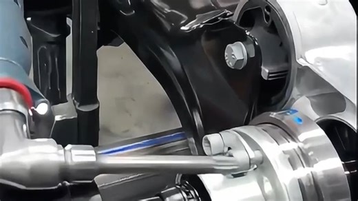 奥迪Q5L动力底盘装配全过程，感受第五代EA888的机械魅力。