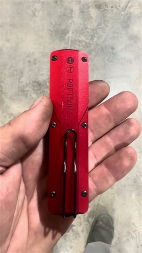 Auto eject snap on clip tool