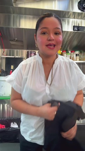 Quédense hasta el final con mi gente de Telemundo q vino a cenar a mi humilde fritanga Dios me los bendiga siempre Flavio lacayo. Estamos en la 2044 mckee rd San Jose California siempre con la mejor actitud abiertos de miércoles a domingo todos tus antojos nicas los encuentras aquí . Antemano muchas gracias por el amor y el apoyo que me dan mis amores 🥰🫶🫶🫶🫶#viral #lugaresparavisitar #bissneswomen #negociopropio