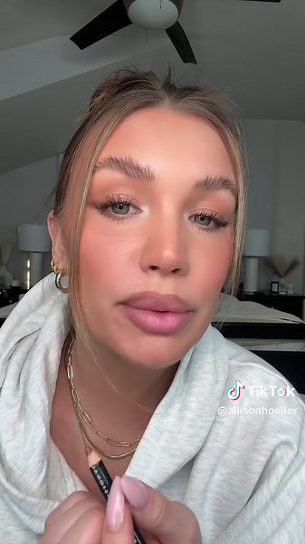 Natural Lip Overlining Tutorial: Get the Perfect pout!