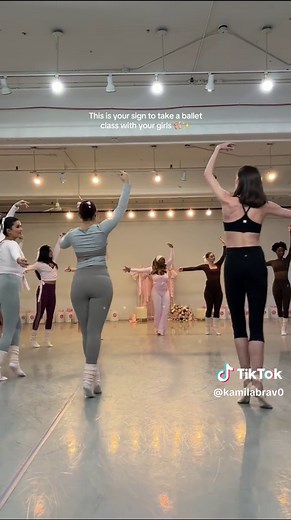This is your sign to take a ballet class with your girls, we had so much fun!🩰✨ #balletflex #balletclass #balletbeginner #ballerina