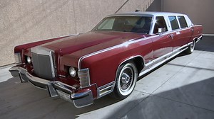 I guess there are some things you can't hide! This 1978 Lincoln Continental Limo, which once belonged to Jackie Gleason, has Rick's full attention until the expert's surprising final say | Pawn Stars on History