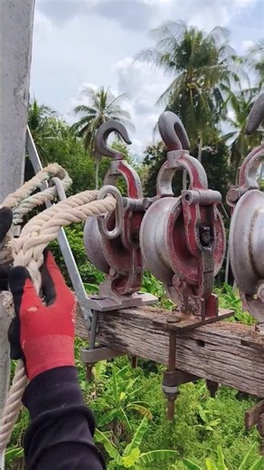 💪 Heavy-Duty Pulley Assembly Built for Extreme Lifting! #UtilityLineman #Construction #HeavyLifting
