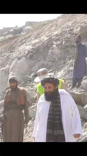 *"جهود عمدة كابل في تطوير البنية التحتية: تعبيد الطرق، بناء المباني، وتنظيم الأسواق"*