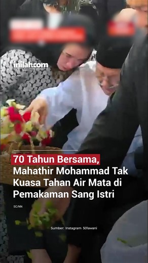 Momen haru terlihat saat Tun Dr Mahathir Mohamad menghadiri pemakaman sang istri, Tun Dr Siti Hasmah Mohd Ali. Siti Hasmah meninggal dunia pada usia 100 tahun setelah menjalani perawatan di Institut Jantung Negara, Kuala Lumpur. Mahathir Mohamad dan Siti Hasmah menikah pada 5 Agustus 1956 dan telah menjalani kehidupan bersama selama 70 tahun. Selengkapnya kunjungi website dengan klik link di bio atau download aplikasi di AppStore dan Google Play Store. #InilahNews #MahathirMohamad #SitiHasmah #I