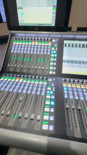 🎚 SSL Live L-ISA: Immersive Audio Integration in Action 🎧 Jonny Williams, FOH engineer (Raye, Rod Stewart), recently took on a unique challenge—demonstrating the power of L-Acoustics’ L-ISA immersive audio alongside SSL Live consoles at L-Acoustics HQ in Los Angeles. At this exclusive event, Jonny re-imagined RAYE’s Royal Albert Hall performance into a fully immersive experience, taking 193 inputs, bussing them down to 96, and mixing across 60 speakers—all controlled via SSL Live L-ISA DeskLin