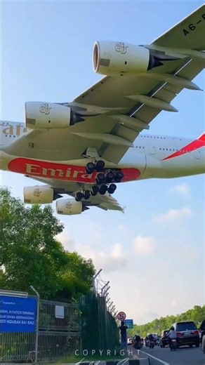 Why Is Landing an Airbus A380 So Challenging? 😧
