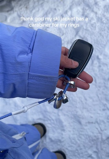 Essential Gear for Snowboarding: My Must-Have Carabiner