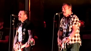 Guarda Bruce Springsteen suonare 3 brani con i Social Distortion