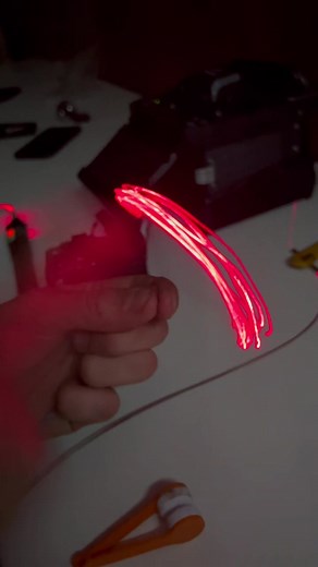 Splicing the Visible light to a 1x16 splitter 😅 #fibre #fibreoptics #fyp #splicingfiber_optic⚡🔥