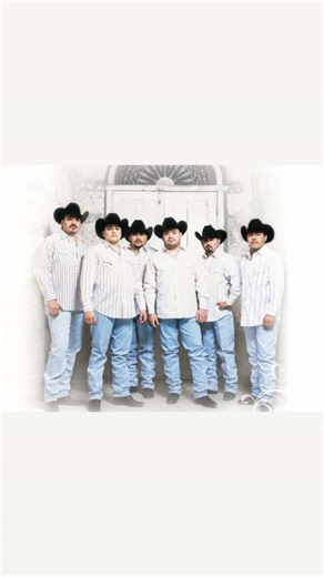 @Grupo Intocable #sueña #fyp … Que yo por amarte subiría hasta las nubes y me entregaría por completo porque te amo … #trending #song #applemusic