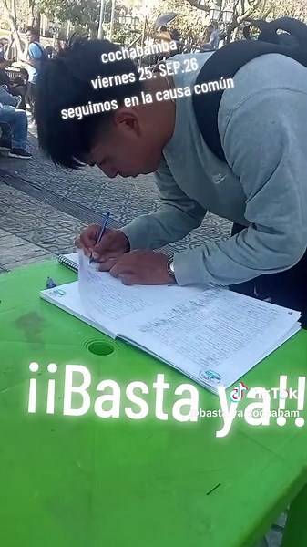 Recolección de firmas para reducir salarios a exmandatarios y legisladores