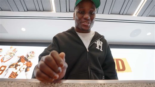 'That's tough': Players love Commanders' new uniforms