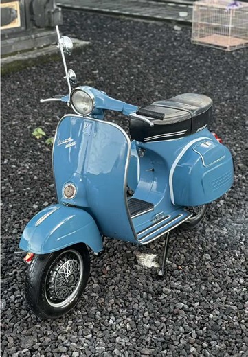 UTAMAKAN MEMBACA SEBELUM BERTANYA… VESPA Super 1972 pajak off LEGALITAS : Plat B BPKB STNK Warna Biru seauai surat CAT & BODY SET : Cat Kerok Baru mulus 97% Body center Bodiset ori Stang Ori Kode No lasan Mesin Karbu 2020 Isepan Kering KABEL & ASESORIS : Kabel luar dalam REM BARU Kabel luar dalam KOPLING BARU Handle grip BARU Handgrip Baru Cuk Bensin aktif Cuk karbu aktif Tutup fork nempel Kunci stang aktif Kunci box aktif List layar Baru Karet Tepong Baru Karet pedal rem Baru Karet Triplang bar